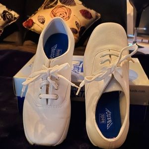 Keds stretch tennis shoes white sz 8